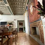 Palazzo Lauri *