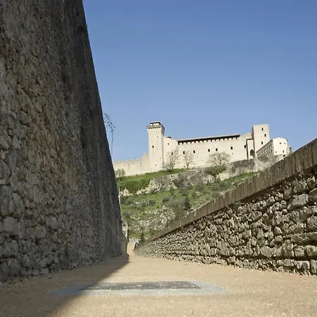 Palazzo Lauri * Spolète