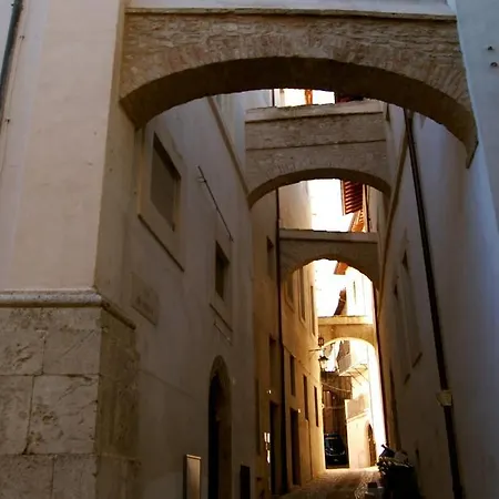Palazzo Lauri 公寓 斯波莱托