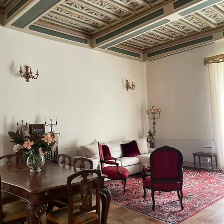 Palazzo Lauri * Spolète