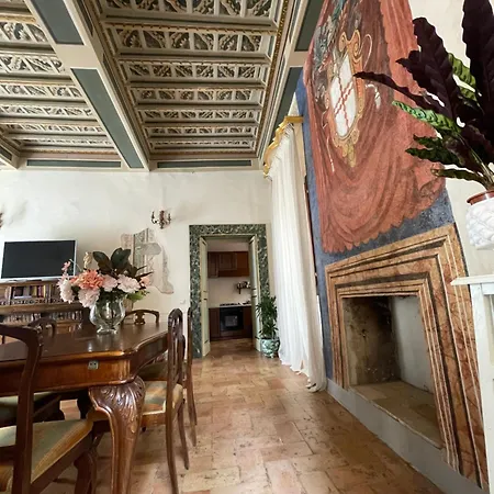 Palazzo Lauri *