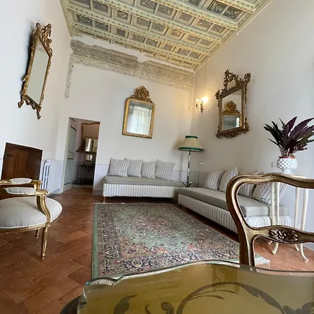Palazzo Lauri Διαμέρισμα *