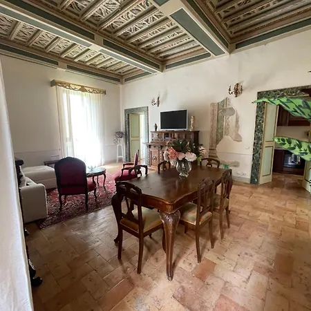Palazzo Lauri *
