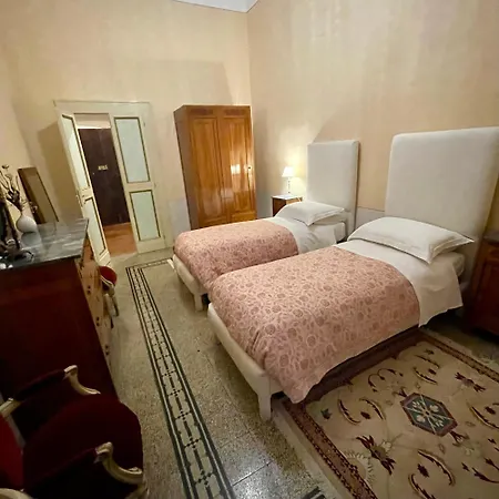 Palazzo Lauri *