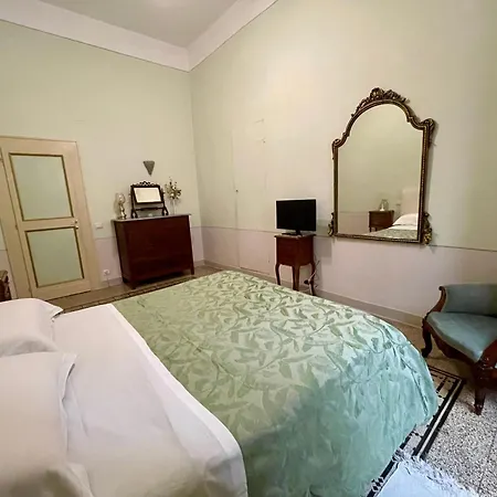 Palazzo Lauri *